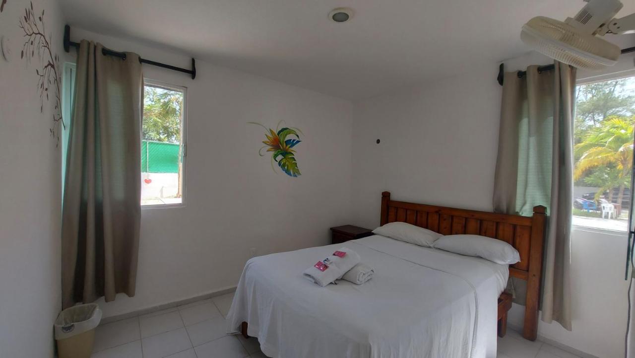 Punta Sam Hostel Cancun Exterior photo