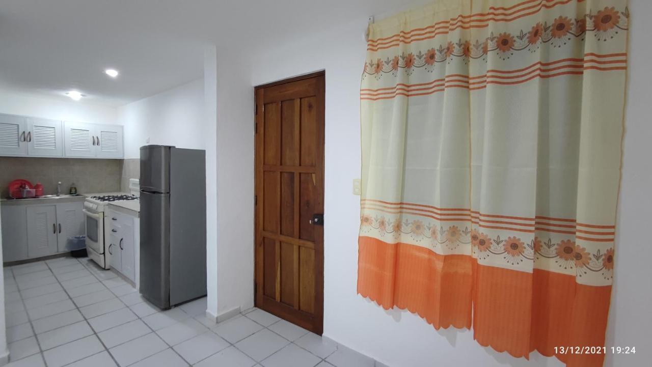 Punta Sam Hostel Cancun Exterior photo