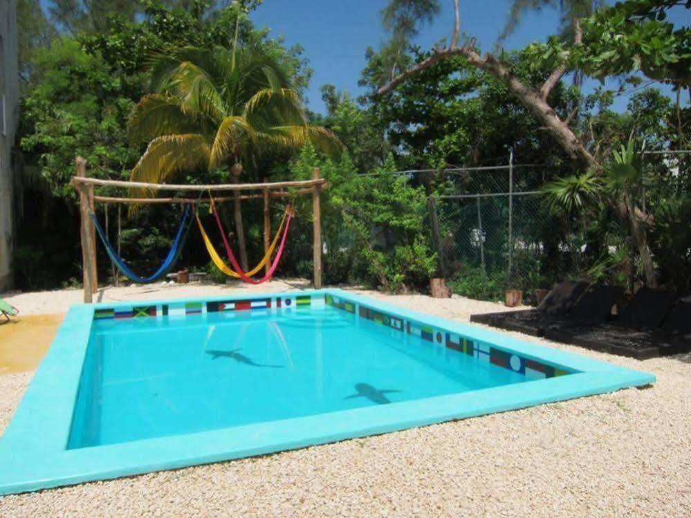 Punta Sam Hostel Cancun Exterior photo